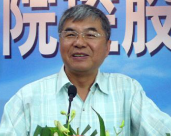 杨柏龄